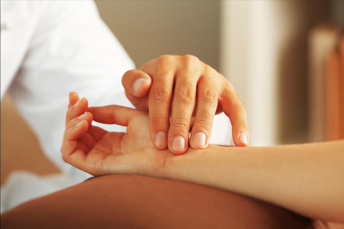 甲亢从中医角度来怎么讲,从中医的角度看甲亢是怎么引起的