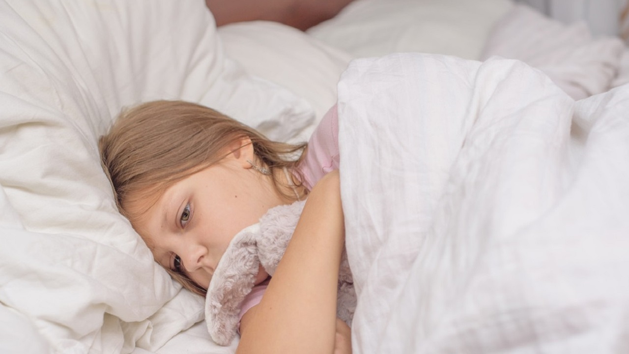 秋季宝宝呕吐腹泻发烧怎么回事,秋季腹泻反复发烧怎么办