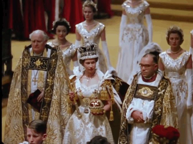 96岁女王登基70年，路易小王子卖萌抢镜！女王年轻时颜值衣品绝美