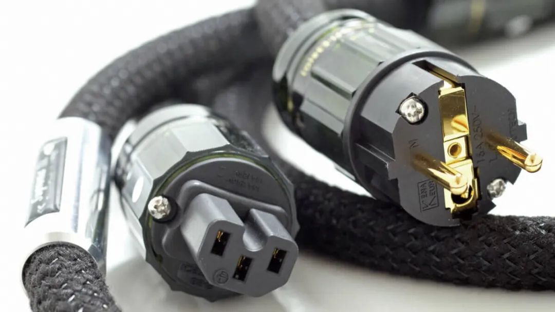 力高音响30周年庆——以主动电子分频双功放方案再创新猷