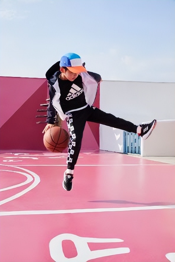 阿迪达斯儿童最新款,阿迪达斯新品男童款