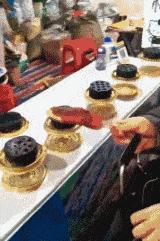 在公园双人打羽毛球,在公园和大爷打羽毛球