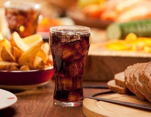 哺乳期不能吃的食物真有那么多,宝妈哺乳期间不能吃的食物有哪些