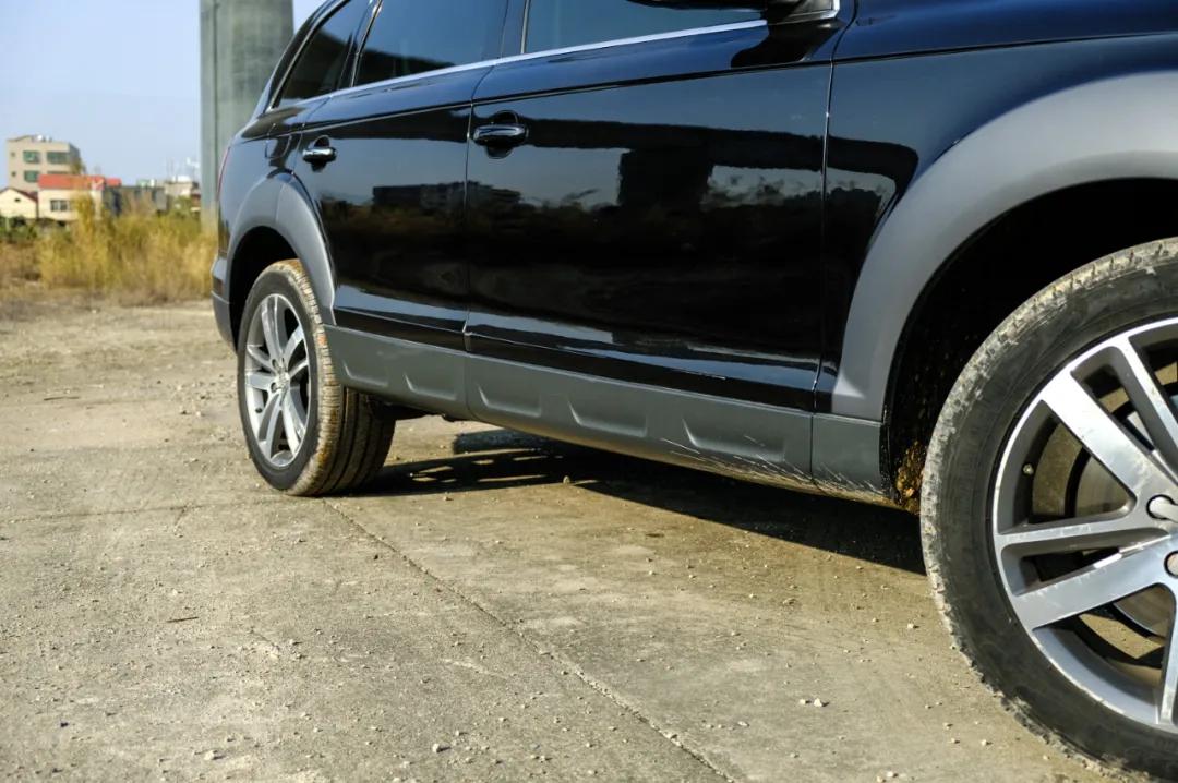 奥迪q7quattro脱困强大到可怕,奥迪07款q7quattro雪地爬坡