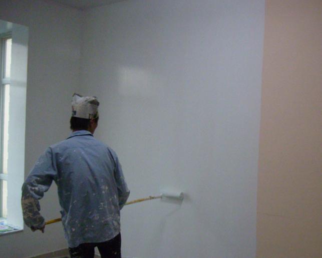 100元的乳胶漆能用吗,100元一桶的乳胶漆