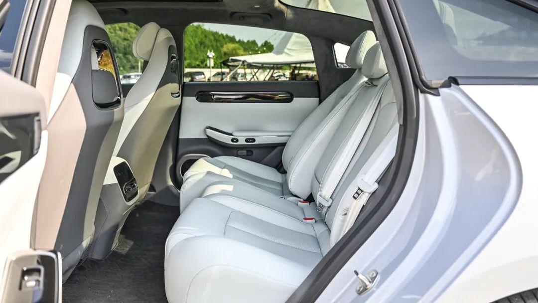 预售价18-27万元零跑c01开启预售,c01零跑增程行政版降价多少