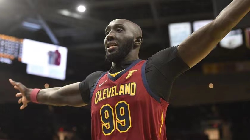 对位新科榜眼,身高臂展全部占优的2米26巨人法尔,表现怎样