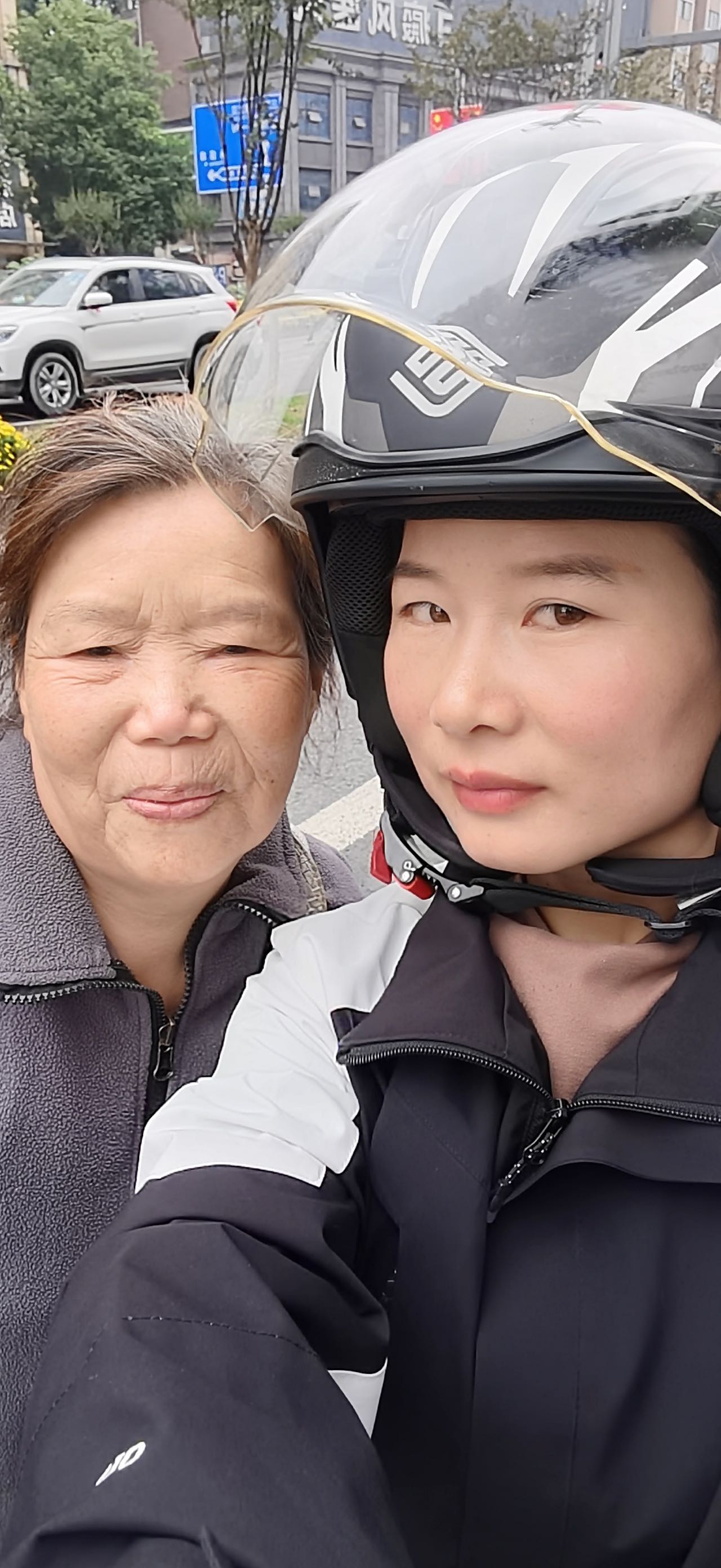 女子小时候走失终于找到亲生母亲,女子千里骑行找到失散32年的妈妈