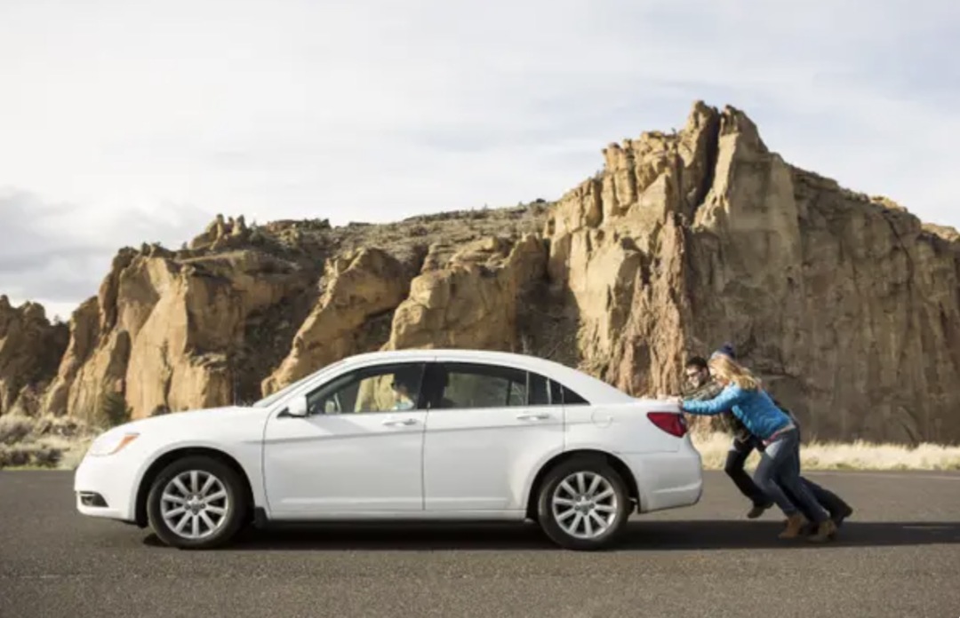 牛皮纸包书、电视不灵就猛拍，这些“中年人绝活”，你会几个？