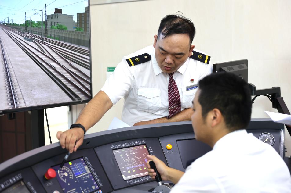 如何成为一名高铁司机攻略来了,成为高铁司机的条件