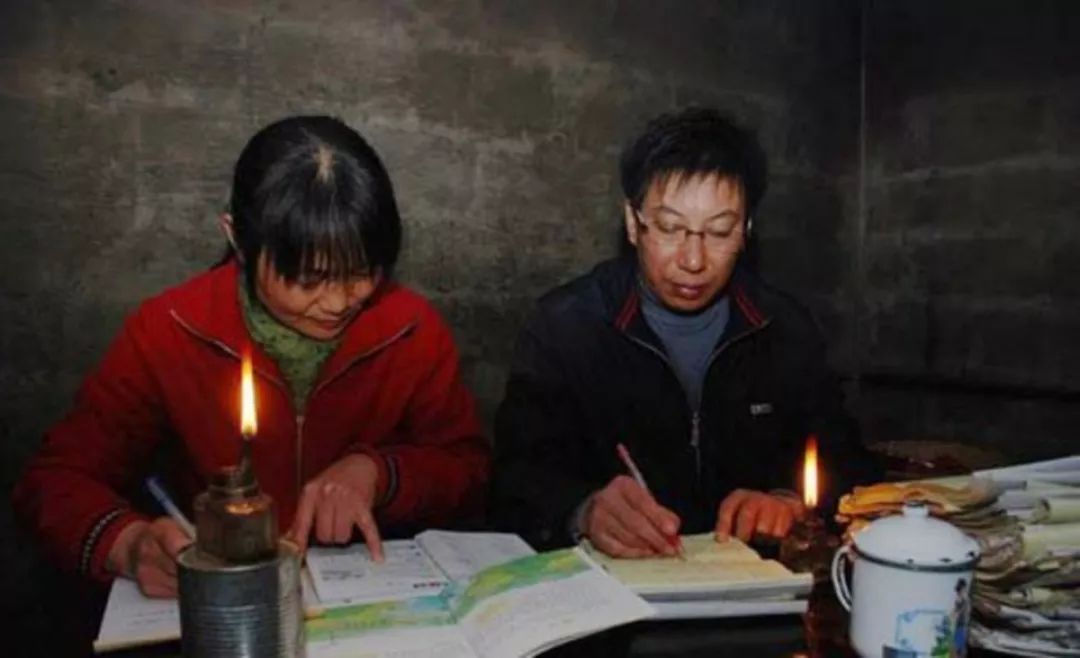 中小学教师晋升副高教师难吗,天梯老师转正