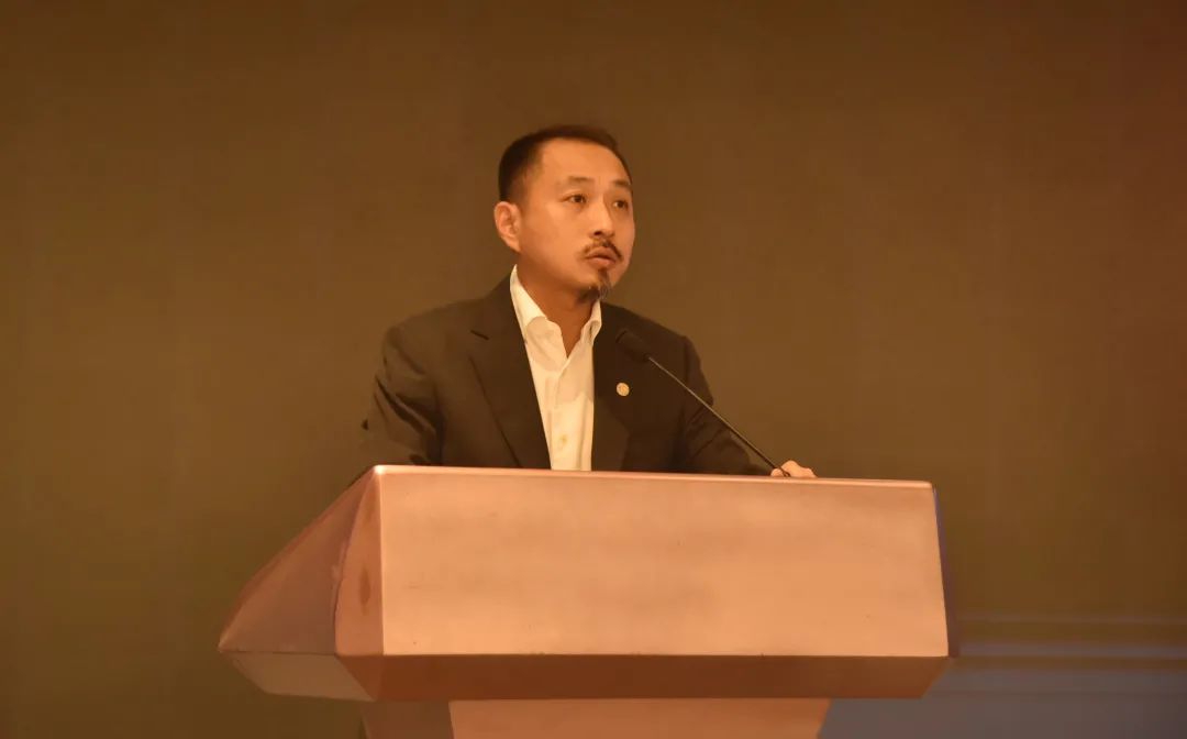 辉煌不在繁荣中产生，而是在硝烟中涅槃