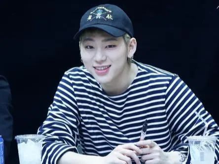 她曾被前辈吐槽长得丑却靠魅力,他曾因肥胖被欺负后逆袭成高富帅