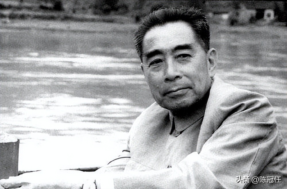 周恩来去访客，特务尾追不放，结果被杜月笙狠揍，打掉门牙