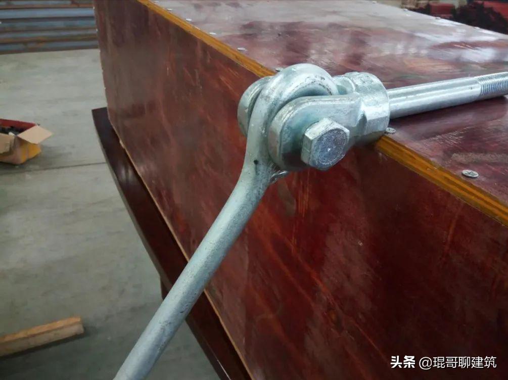 新型悬挑架全套图纸大全集,新型悬挑架半预埋和穿墙哪个安全