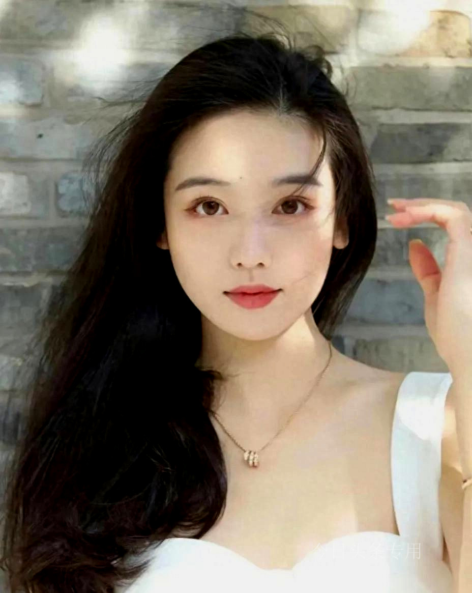 那年，隔壁搬来一个漂亮的美女邻居，我和她发生一段美好的情缘