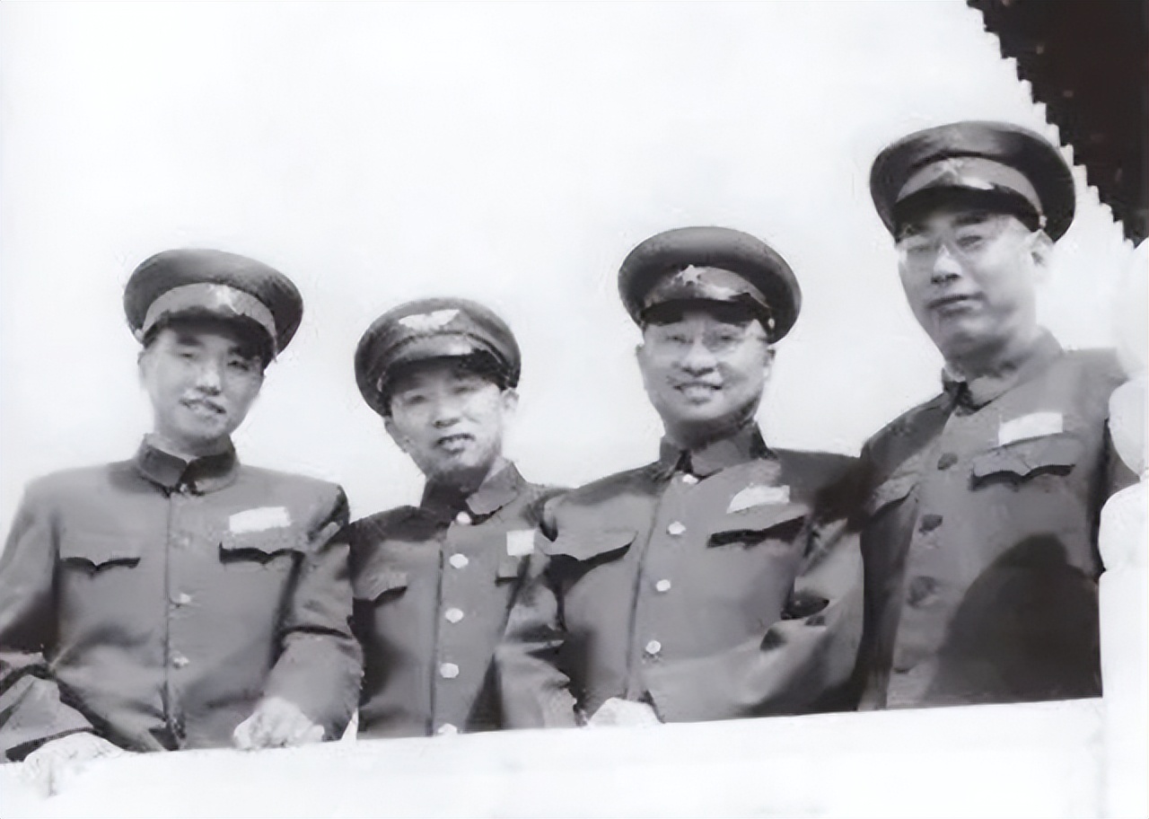 陈赓当选候补委员，问毛主席：候谁的补？旁人回答让大家捧腹大笑