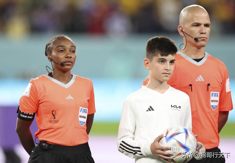 女性裁判是否能够减少球场的冲突?