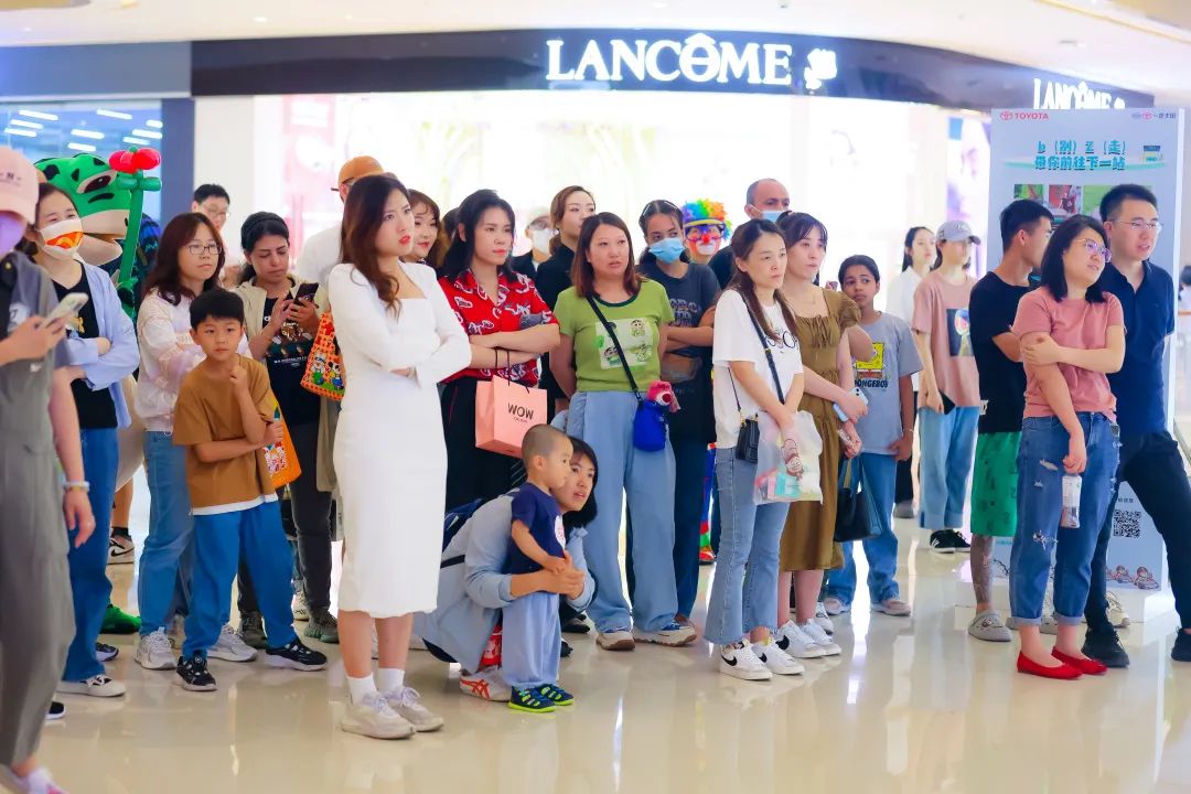 2020天津时装周精彩大秀,皮尔卡丹快闪