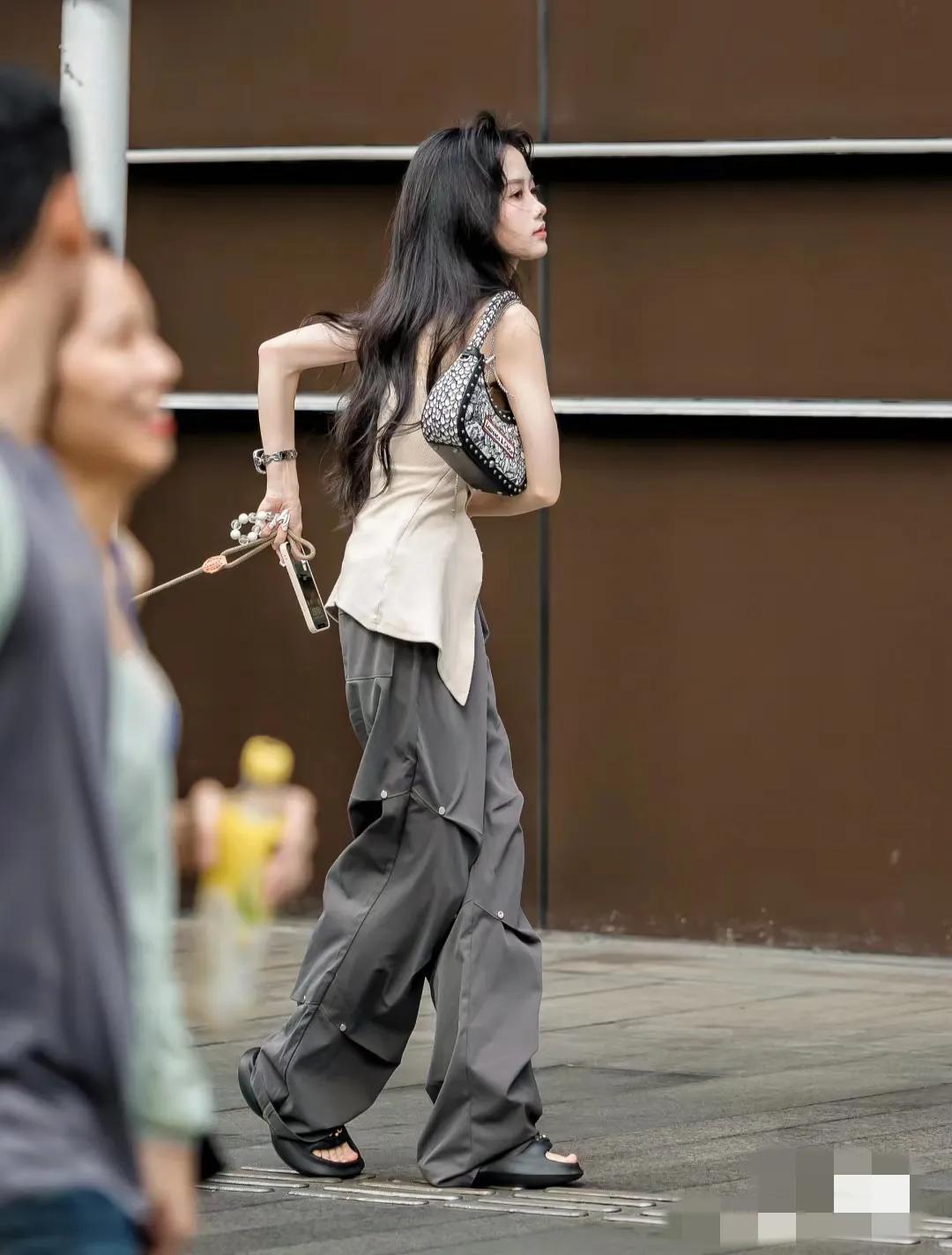 深圳市时尚街拍,穿衣风格干净有气质街拍