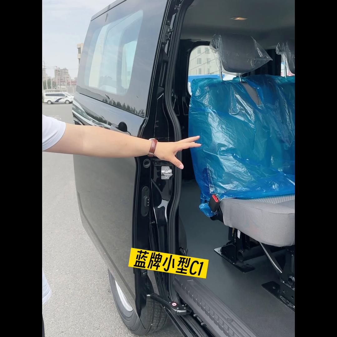 23款全顺短轴低顶优惠价格,23款福特新全顺短轴低顶白色