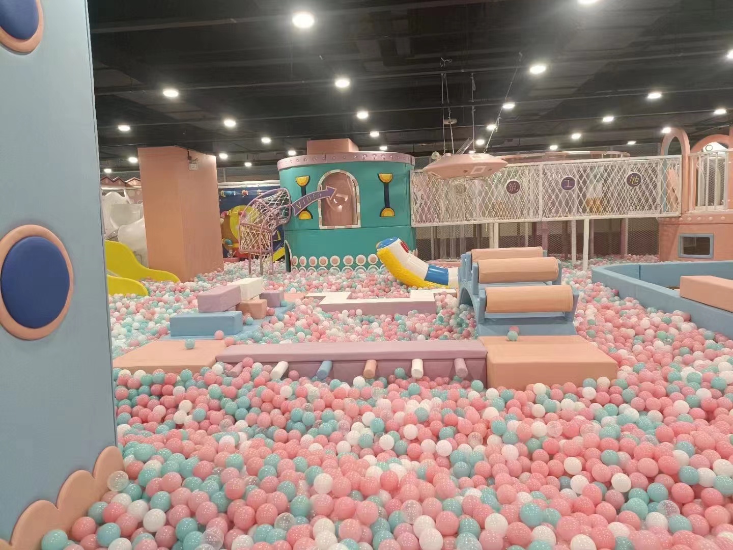 投资儿童室内游乐场需要多少钱,室内儿童游乐场设备报价是多少