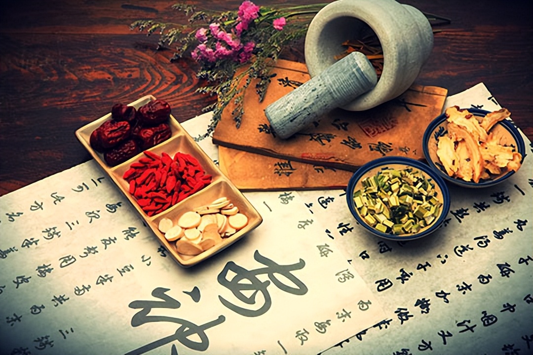 50岁左右女性身体各种疼,女50岁口腔舌头红肿疼痛怎么回事