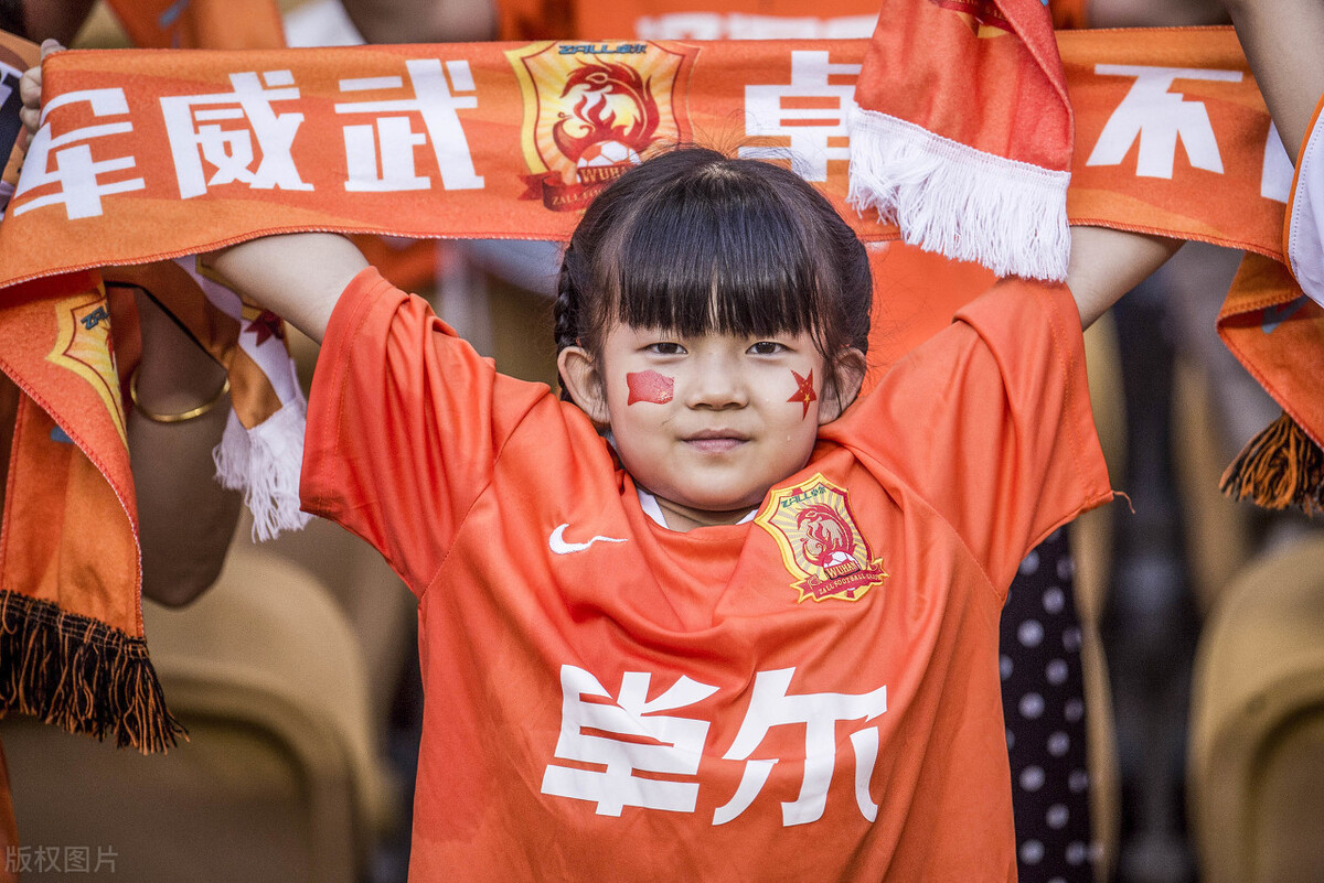 卓尔入主武汉足球10周年！鄂媒盛赞：保住汉*火军**种，见证百花齐放