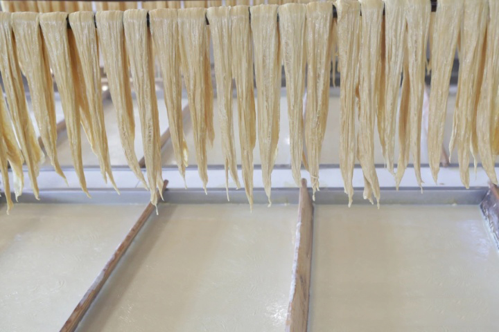 空气能烘干食用菌设备,腐竹蒸汽烘干一体设备