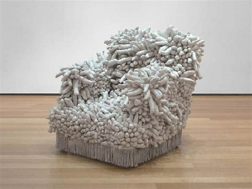 在美国组织全裸行为艺术被捕，日本丑闻女王如何逆袭为最贵女画家