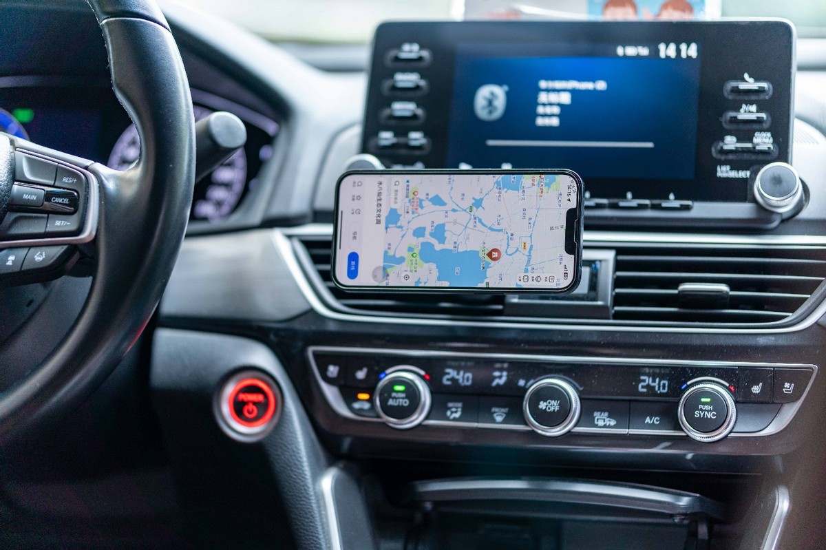 momax支架怎么样,车载磁吸手机支架最新款无线充电