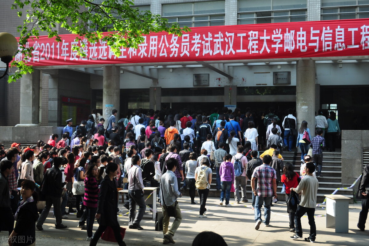 报考公务员人数越来越多吗,报考人数逐年增加