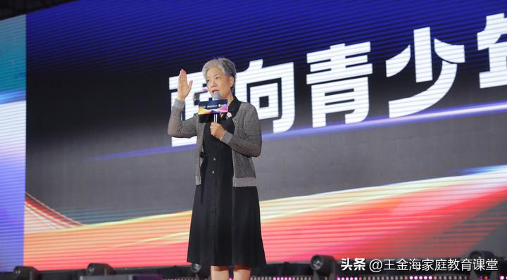 李玫瑾教授言传身教,李玫瑾家庭教育重在言传身教