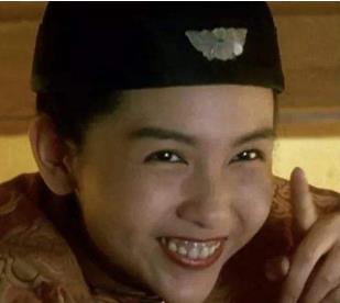 明星烤瓷牙发黑,明星烤瓷牙牙齿磨小后照片