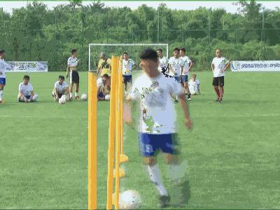 中考足球运球踢准的训练方法,体育中考足球运球怎么又快又稳