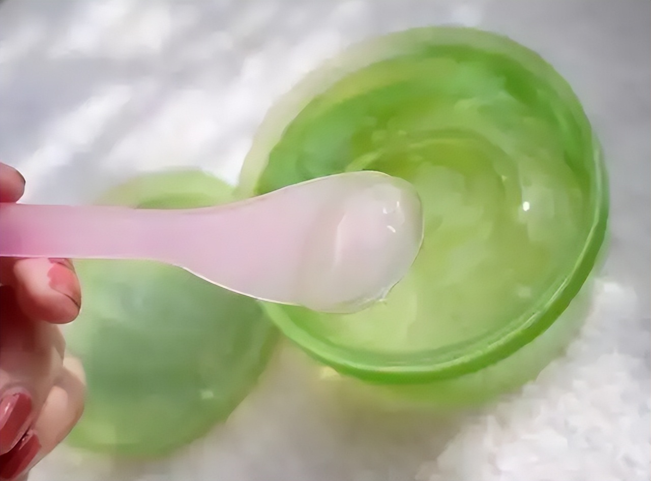 每天都用芦荟胶抹脸有什么好处,每天用芦荟胶抹脸有什么效果