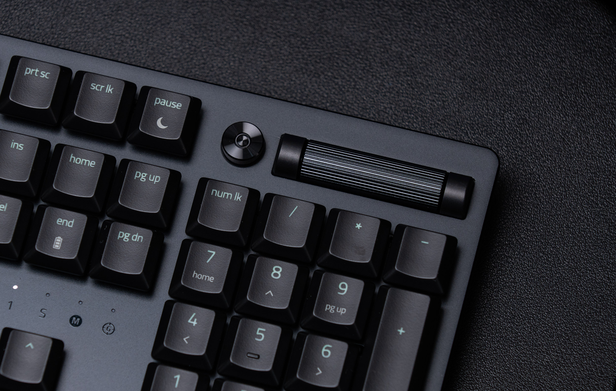 “信仰之光”丨矮轴的噬魂金蝎，或许是最好看的RBG无线机械键盘