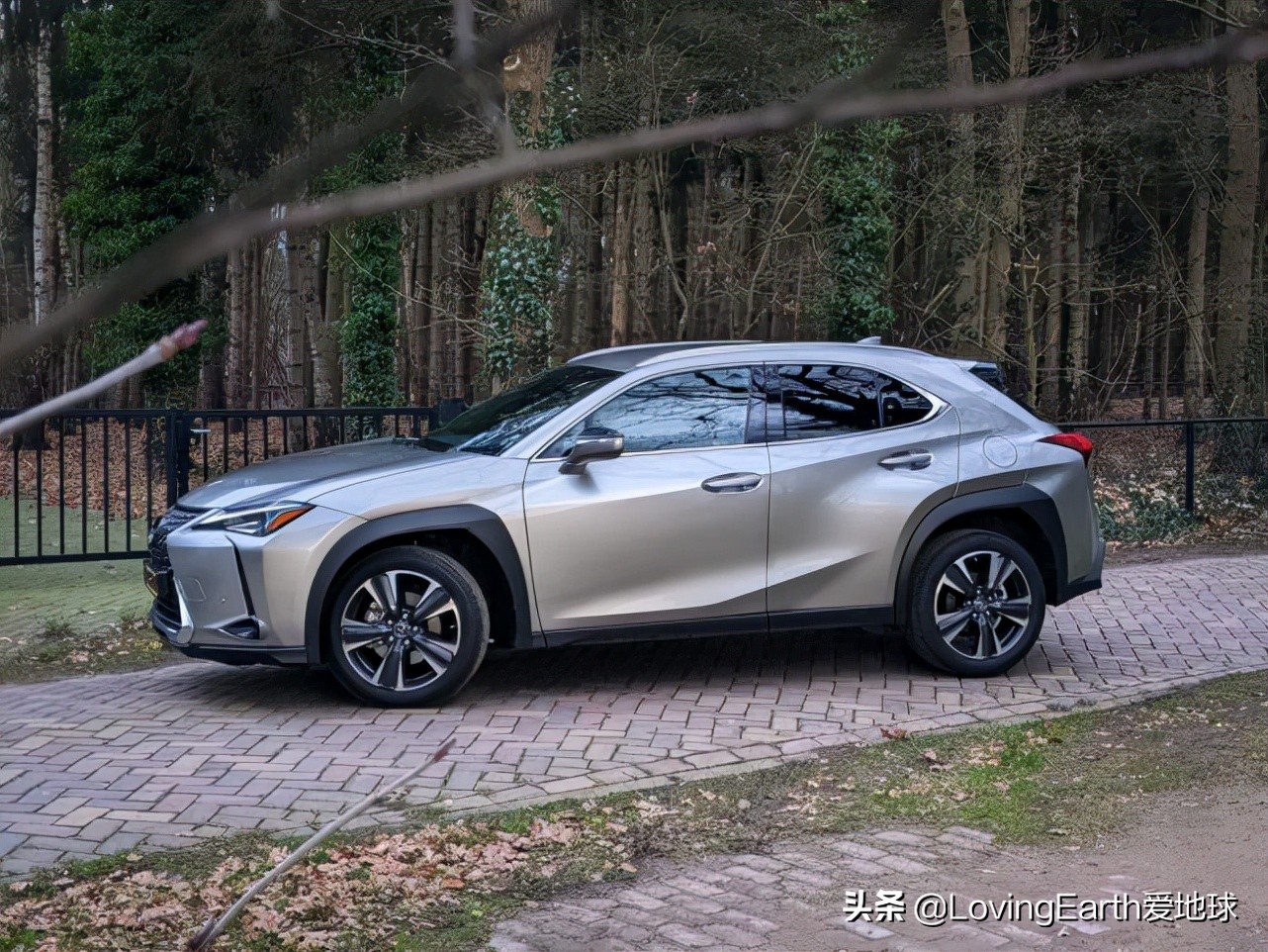 雷克萨斯ux200安全系数,雷克萨斯ux200双闪