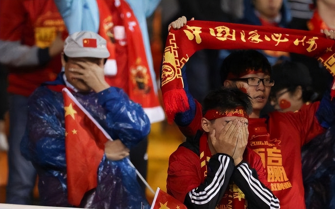 国足对球迷道歉视频,给国足道歉热搜