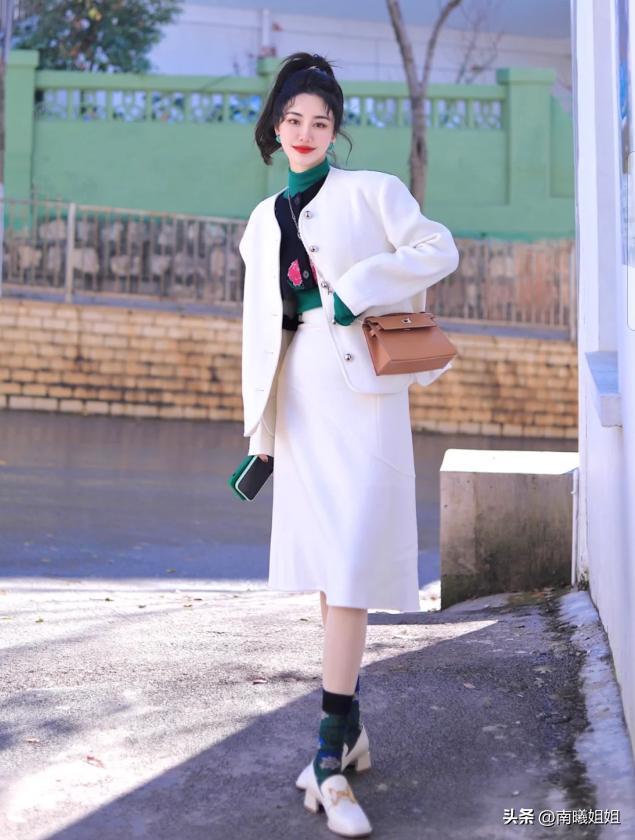 秋冬什么鞋配长裙子比较好看,秋冬穿这三双鞋帅气又显高