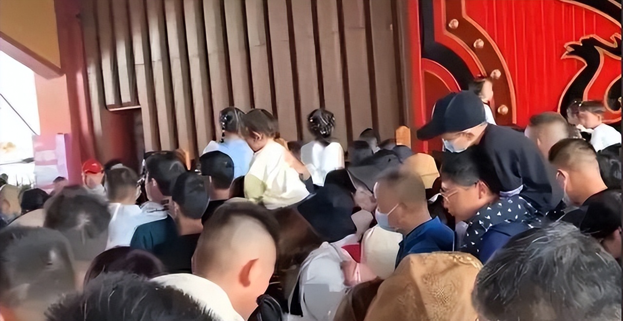 襄阳唐城景区区别对待游客,襄阳唐城景区最新回应