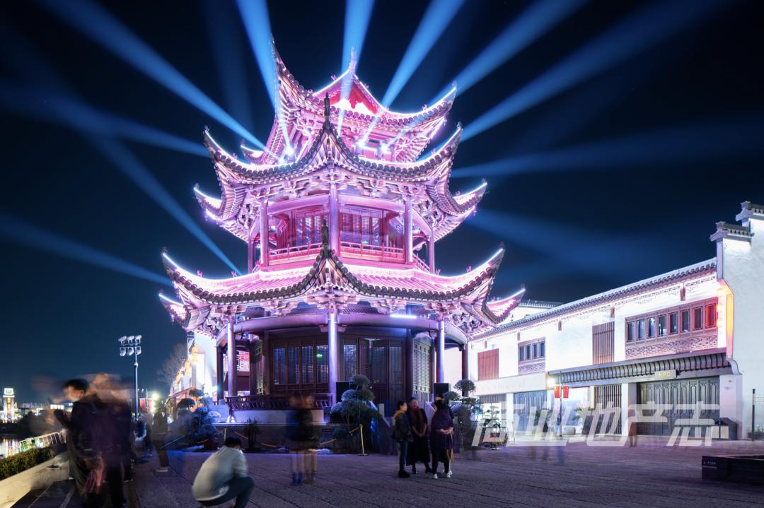 黄山风景屯溪老街,夜游黄山屯溪老街一角