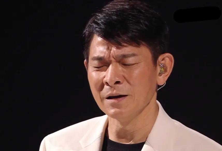 刘德华演唱会最震撼的一次,刘德华17岁演唱会哭了视频