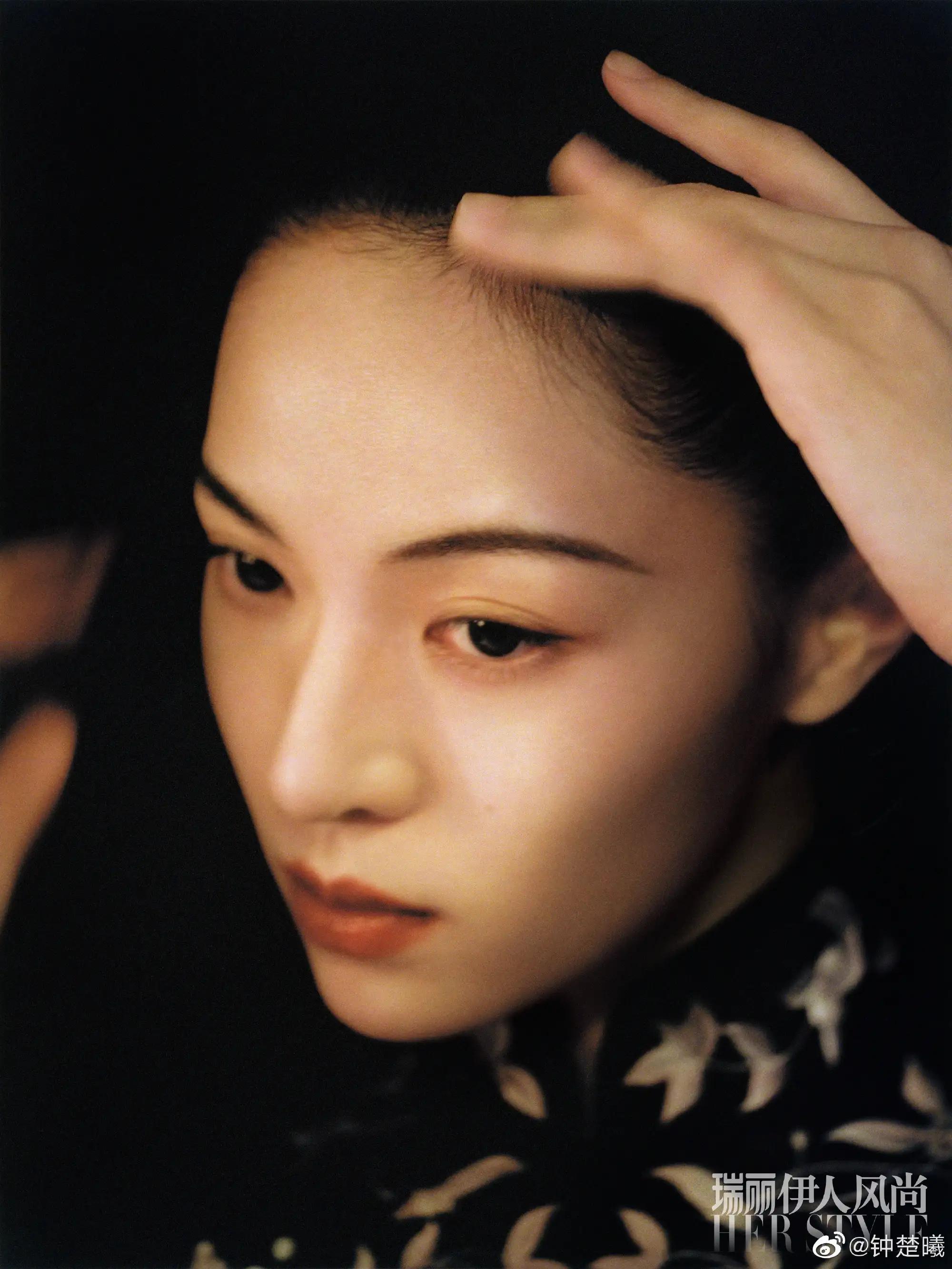 嘉人钟楚曦杂志,钟楚曦画报白质时尚韵味