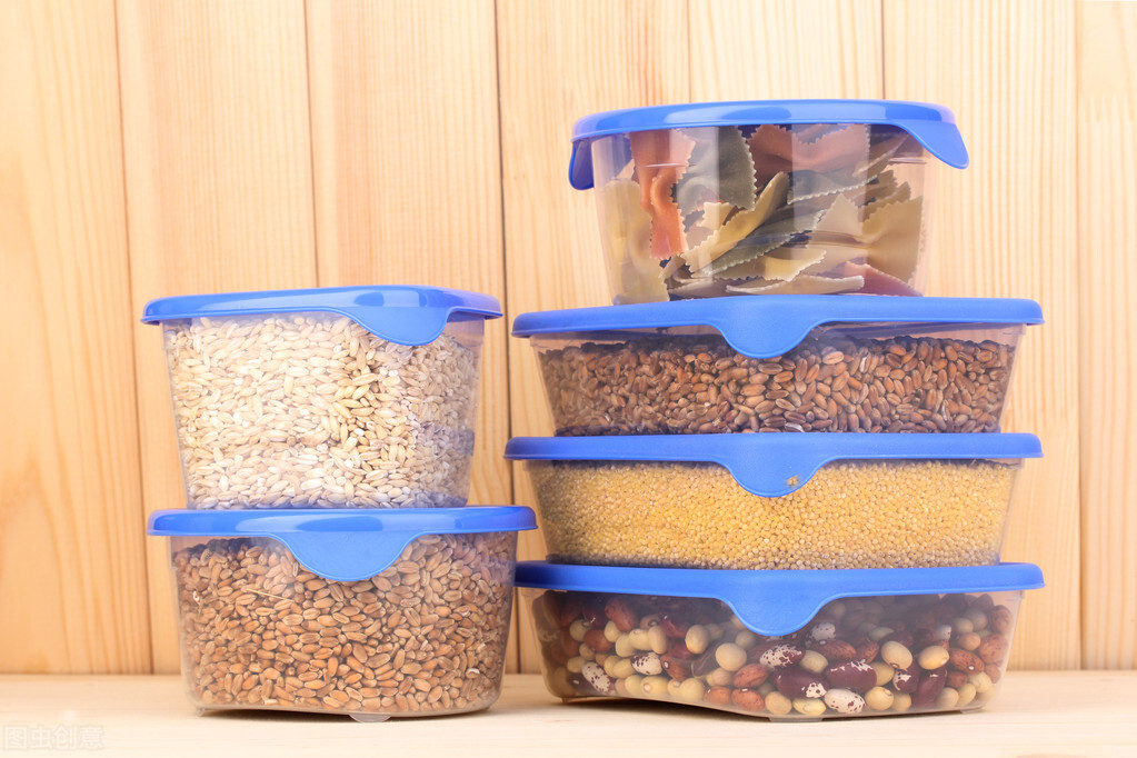 食品袋中的干燥剂一包也别扔,食品干燥剂包的另类妙用