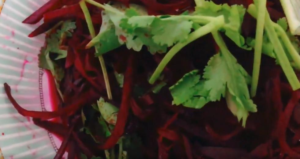 中年女性要少吃糖,要想不显老多吃花青素食物