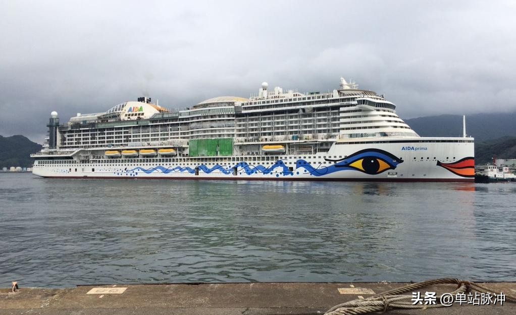 首艘国产大型邮轮移泊至上海,首艘国产大型邮轮拟返程
