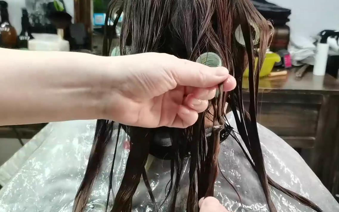 怎么样软化头发最有效,软化头发教程全过程