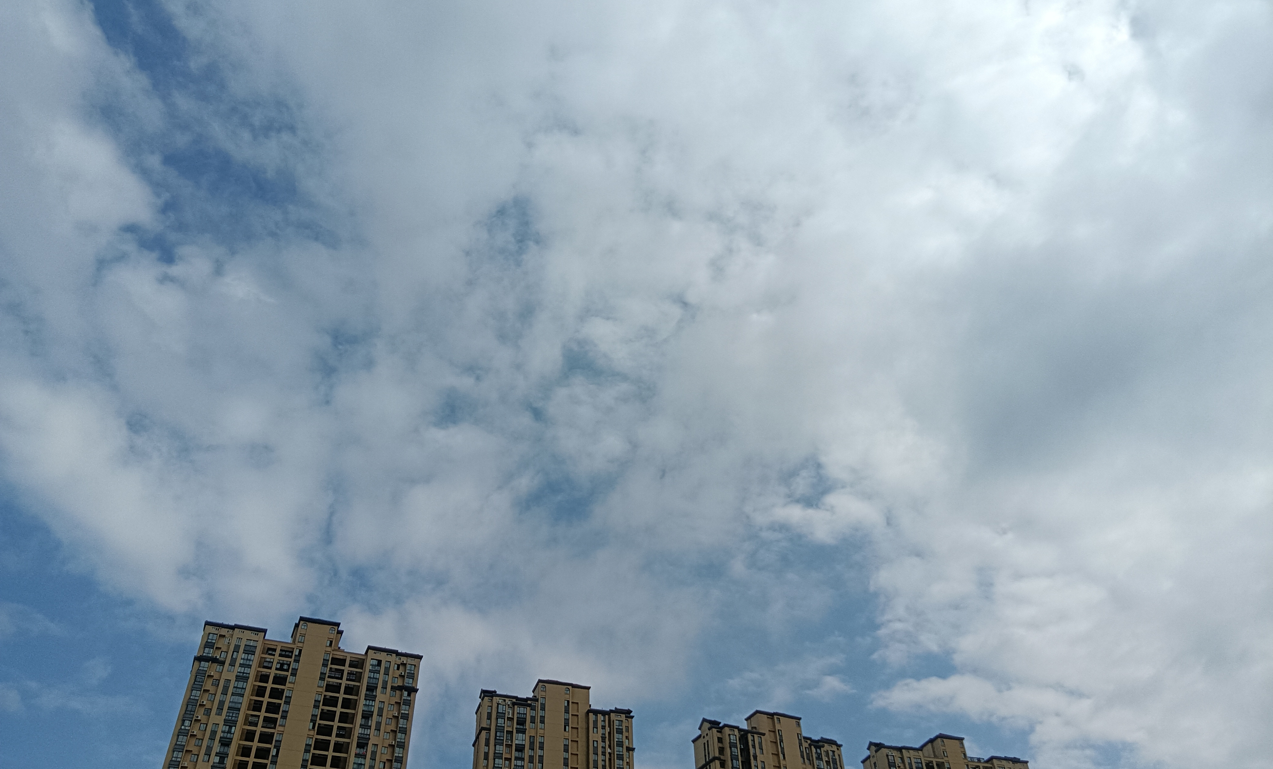 依法缴纳公积金和社保费就是给教师涨工资？那是拖欠后的“补发”