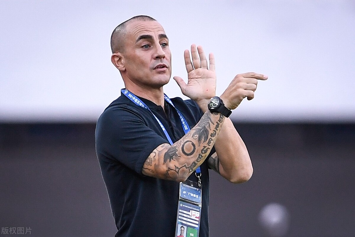 足坛十大中后卫传奇,历史足坛最佳中后卫